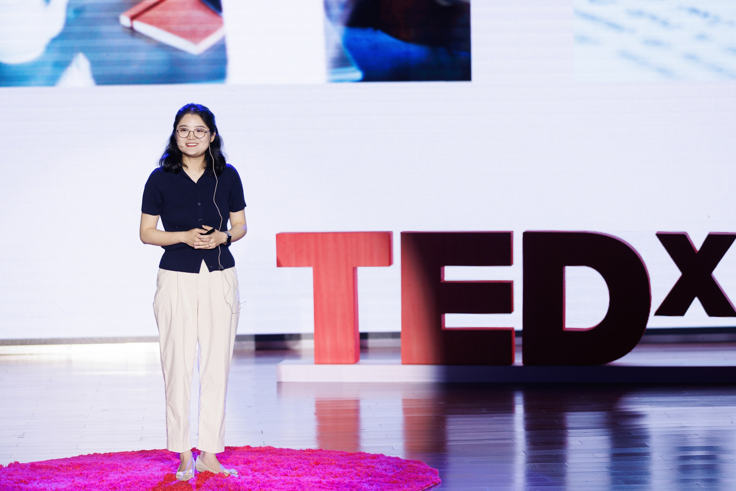 Jackie 在 TEDx 舞台演讲