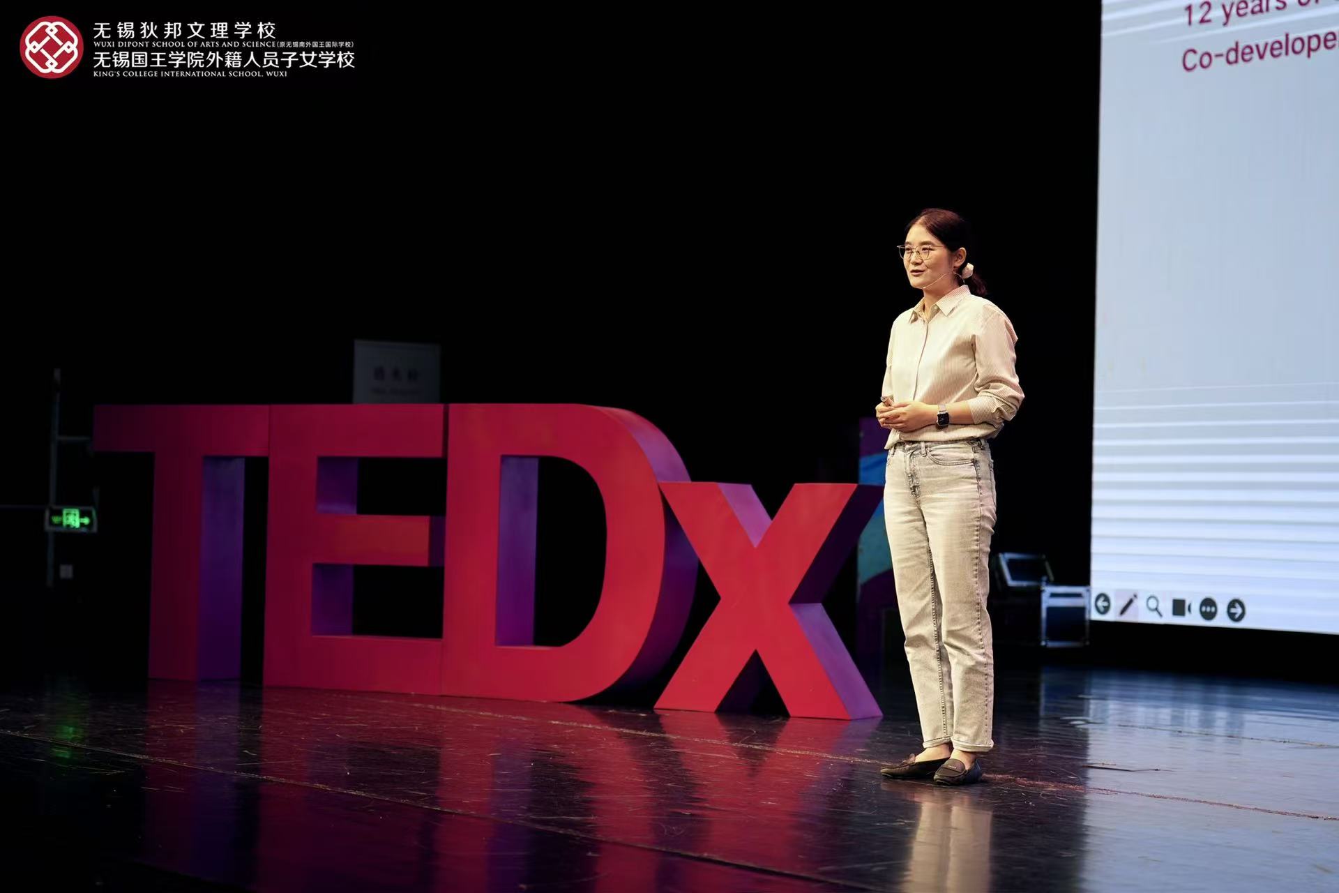 Jackie 在 TEDx 舞台演讲